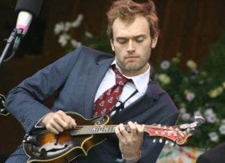 Mandolin Virtuoso Chris Thile Closes the 2017/2018 Season