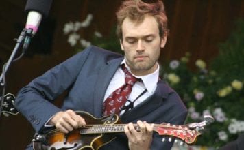 Mandolin Virtuoso Chris Thile Closes the 2017/2018 Season