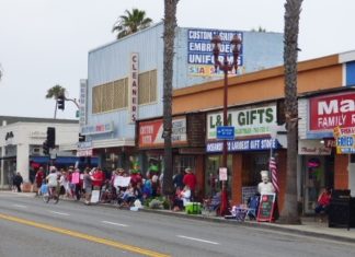 O’Side Parade Watchers Offered Variety of Dining Choices