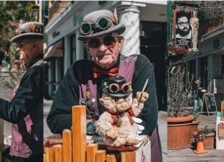 Olde Tyme Music Street Organ Performance