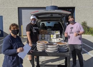 Vista Teen Outreach Feeds 300 Families for Thanksgiving