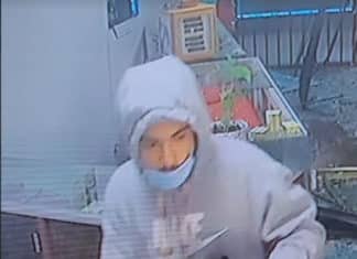 Thieves Use Car to Smash Into Jewelry Store