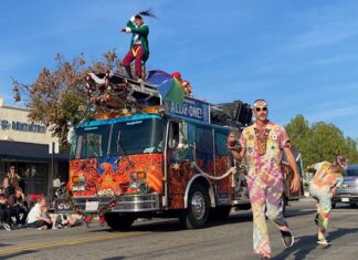 Vista Chamber Toy Stories Christmas Parade Brings out Thousands – VIDEOS