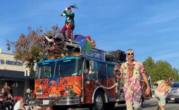 Vista Chamber Toy Stories Christmas Parade Brings out Thousands – VIDEOS