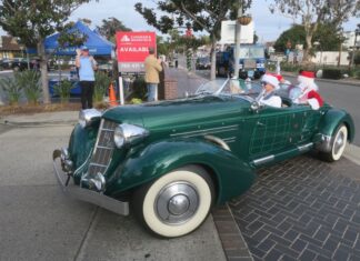 Carlsbad Village Tree Lighting Ceremony Returns Dec. 3