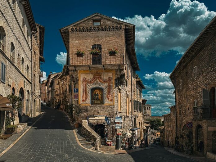 Clark-Kelly-Assisi-smaller